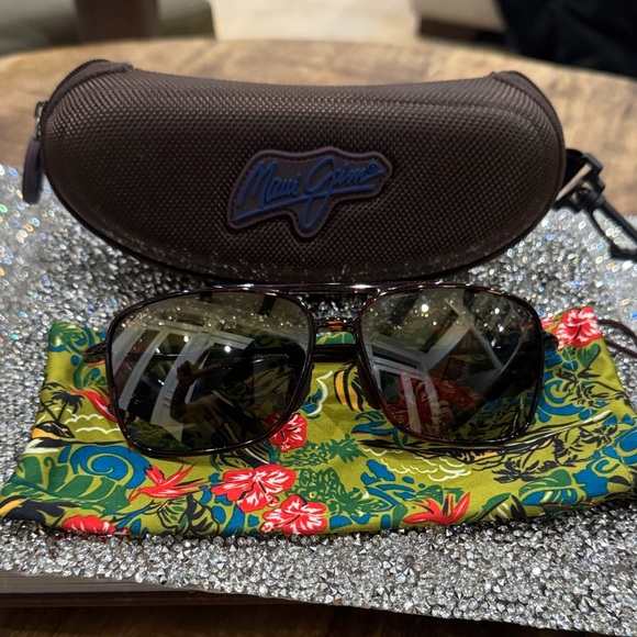 Maui Jim Sunglasses with Floral Cloth and Brown Case